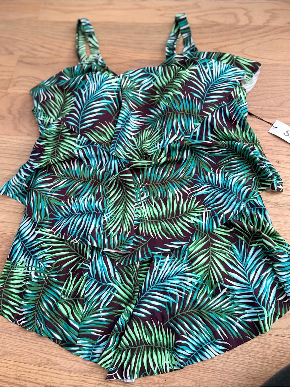 💕 3 for $25 sale. Women’s Green Tropical Ruffle Swim Top